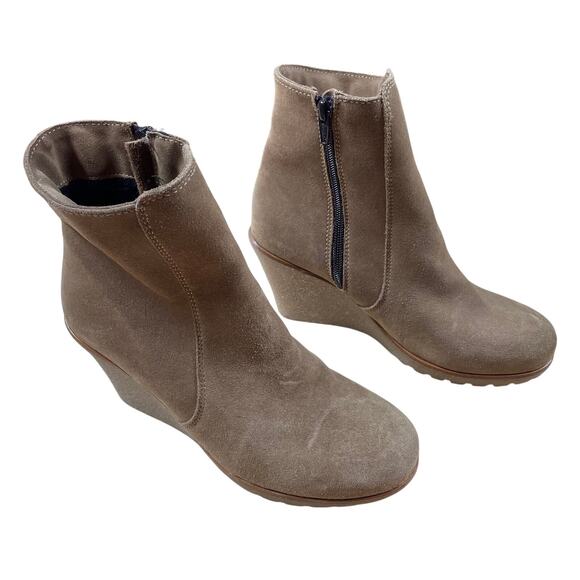 La Canadienne NWOB Krista Waterproof Suede Wedge Bootie Tan Size 7 Small Scuff - Picture 4 of 9